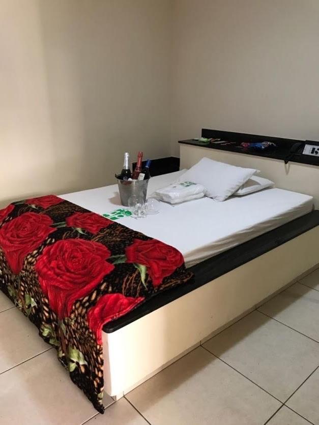 Motel& Hotel Ape Goiania !!! Eksteriør billede